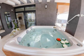 Sunset Waves Benidorm Julieta vistas al mar PREMIUM 200 mt2 con jacuzzi en terraza